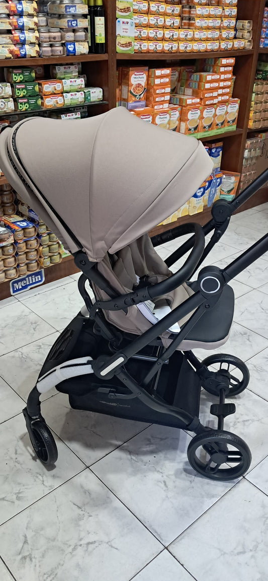 Passeggino reversibile fronte mamma
